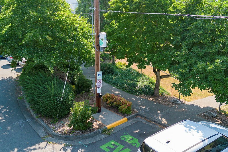 Issaquah Pole Charger