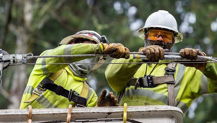 PSE line crewmen repairing power line