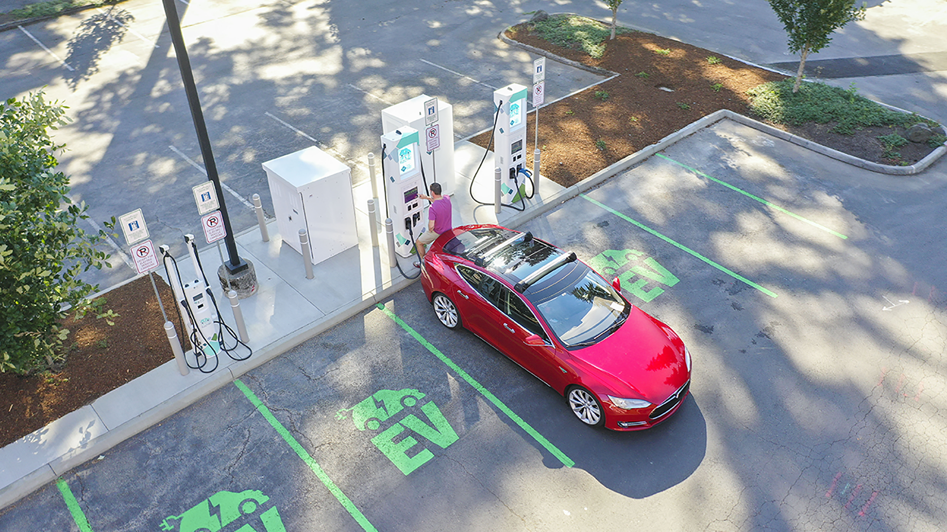 Lacey Mayor Andy Ryder uses PSE Up & Go Electric’s first public charging station, opened September 2020 at the Hub at Lacey.