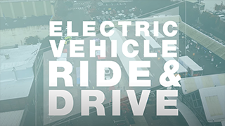 Nuestro vehículo eléctrico Ride & Drive en el mercado agrícola de Bellingham fue uno de los numerosos eventos que ofrecieron a los clientes una experiencia práctica con vehículos eléctricos en el marco de nuestro programa piloto de educación y divulgación.