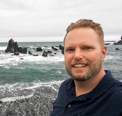 ES Chris Stapleton_front of ocean.jpg