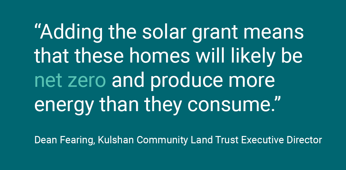 «Добавление гранта на солнечную энергию означает, что эти дома, скорее всего, будут нулевыми и будут производить больше энергии, чем потреблять». Дин Фиринг, исполнительный директор Кульшанского общинного земельного фонда
